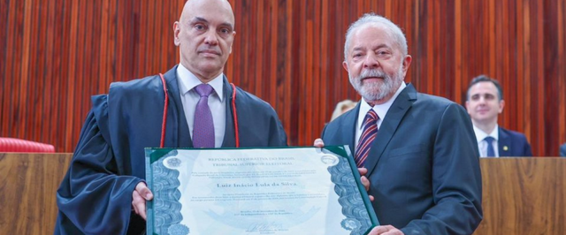 Lula é diplomado pelo TSE, chora e diz que o povo reconquistou a democracia