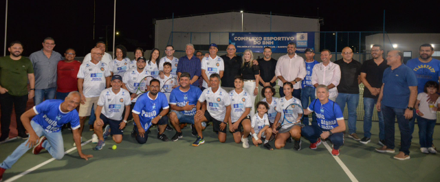 Com participação de moradores e esportistas o Complexo Esportivo do BNH Bareta foi entregue neste sábado (16)