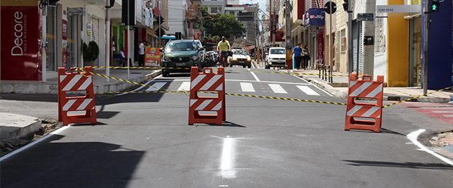 Iniciada pintura de sinalização em ruas e avenidas recapeadas e asfaltadas