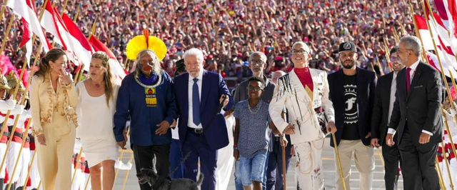 Posse de Lula: presidente inicia terceiro mandato sendo saudado por mais de 300 mil pessoas em Brasília