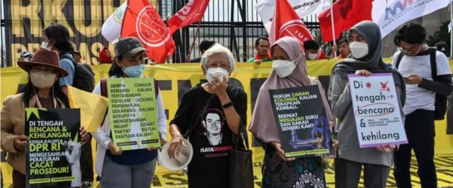 Indonésia aprova lei que pune sexo fora do casamento com até 1 ano de prisão