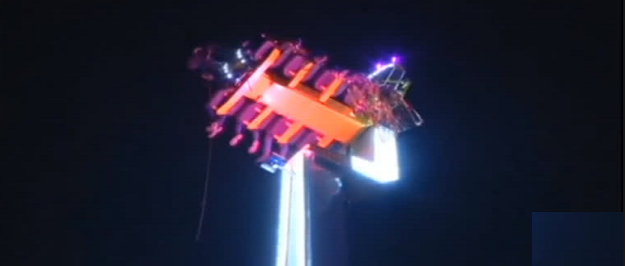 Grupo passa virada do ano preso em brinquedo de parque de diversões que quebrou a mais de 50 metros de altura.