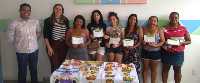Mulheres do Bairro Siriema concluem curso de pintura em tecido ofertado pela Prefeitura