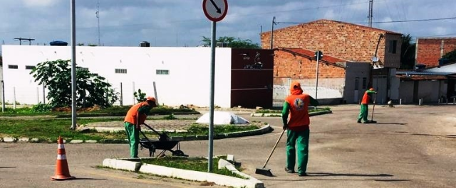 Ações de limpeza continuam nas ruas do centro e bairros de Paulo Afonso