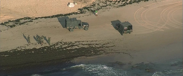 Exército reforça limpeza de praias atingidas por óleo no litoral pernambucano