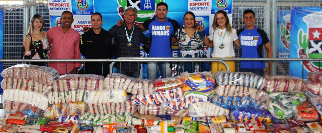 Corridão Solidário: 4 toneladas de donativos arrecadados são entregues ao Banco de Alimentos