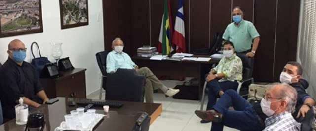 Prefeito Luiz de Deus realiza reunião com secretários municipais 
