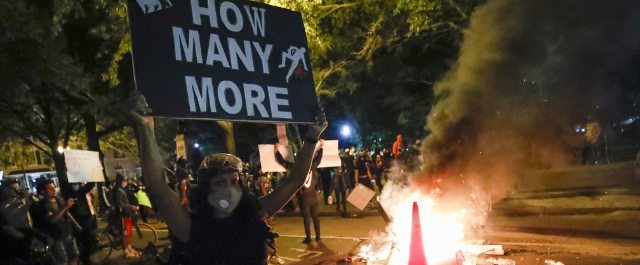 EUA tem 6ª noite de protestos antirracistas Casa Branca fica às escuras.