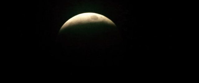 Eclipse lunar: saiba como o fenômeno vai influenciar a sexta-feira 