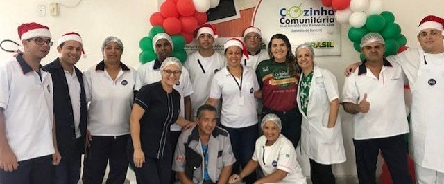 Cozinha Comunitária comemora o Natal com usuários e funcionários